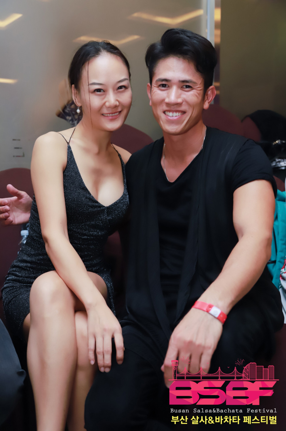 1030118537_UR256XiE_ED8EB8ECA791245.jpg
