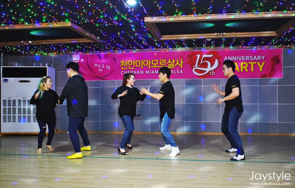 239041461_iU1lVhGD_JAY04818_logo_s.jpg